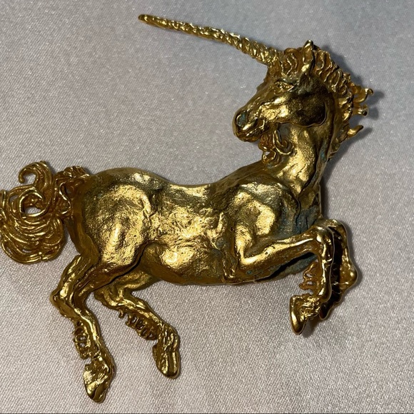 MMA Gold plated Unicorn Pendant BroochVintage Metropolitan Museum of the Arts - Picture 1 of 7